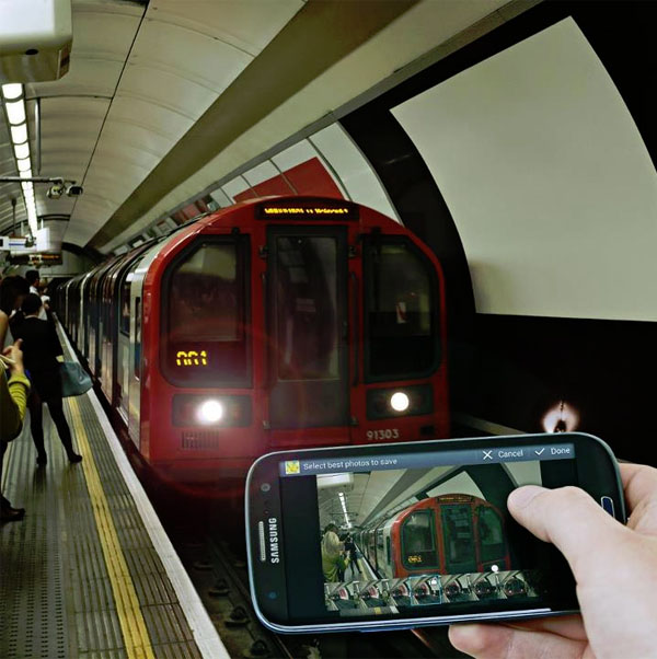 svart-samsung-galaxy-siii-tunnelbana Är det en svart Samsung Galaxy S III här i tunnelbanan?